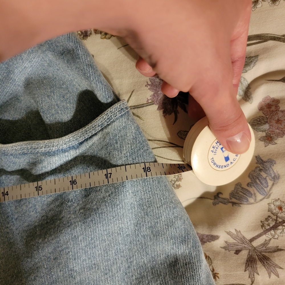 Vintage Lightwash Denim Jorts - Picture 6 of 8